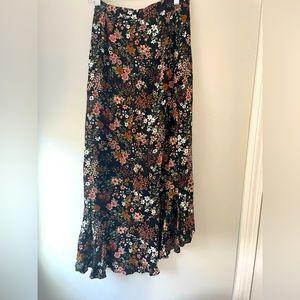 ABERCROMBIE & FITCH - Ruffle Wrap Midi Skirt. Black Floral XS
